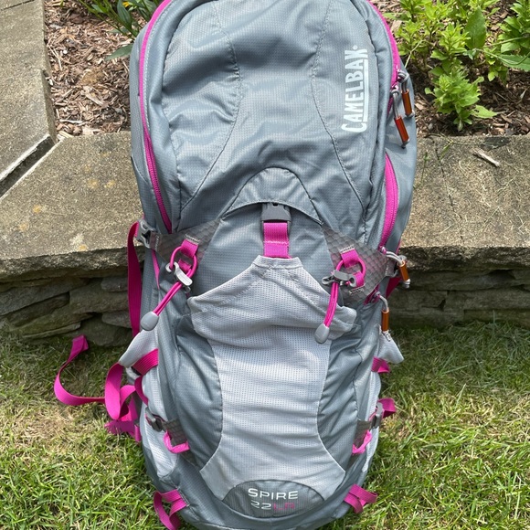 Camelback spire 22L hiking pack - Picture 1 of 2